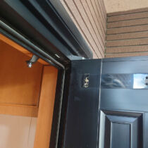 玄関ドアクローザー交換 施工中