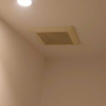 トイレ換気扇交換 施工前